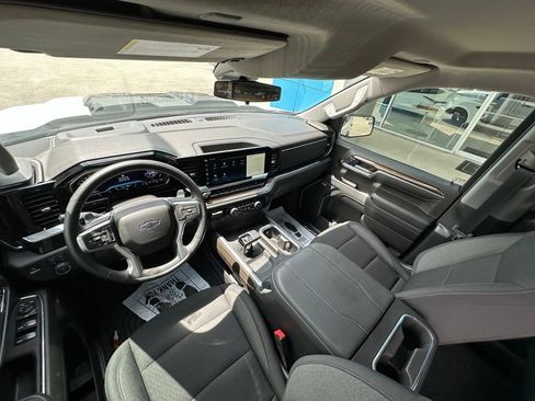 Used 2025 Chevrolet Silverado 1500 LT Trail Boss w/ Convenience Package II AWD/4WD image 21