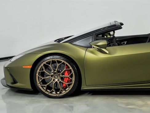 Used 2022 Lamborghini Huracan EVO RWD image 6