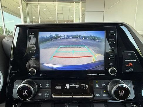 Used 2020 Toyota Highlander XLE FWD image 31