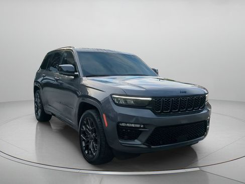 Used 2025 Jeep Grand Cherokee Summit w/ Obsidian Package AWD/4WD image 4