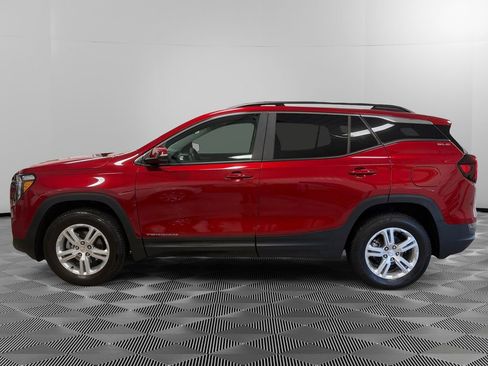 Used 2024 GMC Terrain SLE w/ Driver Convenience Package image 4