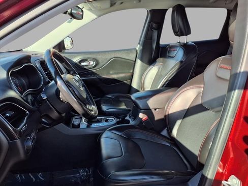 Used 2020 Jeep Cherokee Trailhawk w/ Cold Weather Group image 22