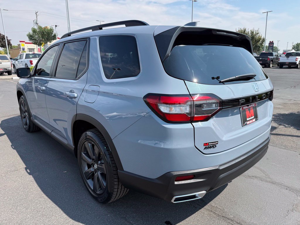 Used 2025 Honda Pilot Sport image 4