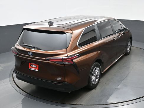 Used 2021 Toyota Sienna XLE FWD image 42