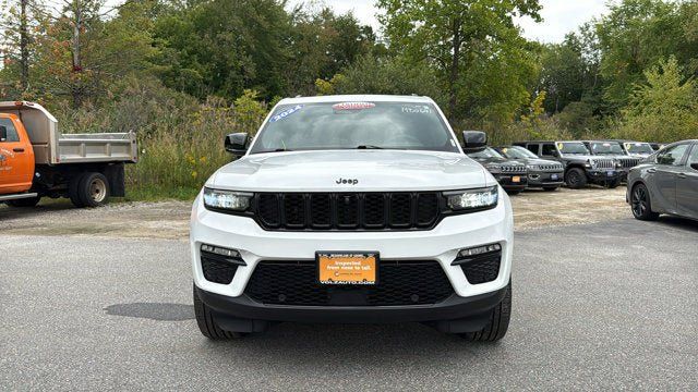 Certified 2024 Jeep Grand Cherokee Limited w/ Luxury Tech Group II AWD/4WD image 3