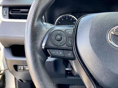 Used 2019 Toyota RAV4 LE FWD image 23