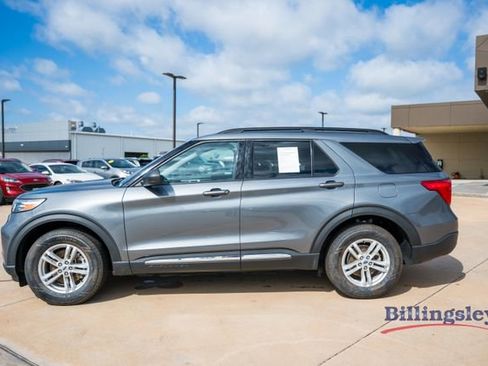 Used 2022 Ford Explorer XLT AWD/4WD image 2