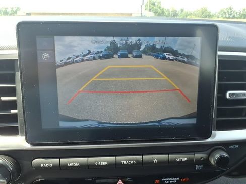 Used 2025 Hyundai Venue SEL FWD image 28