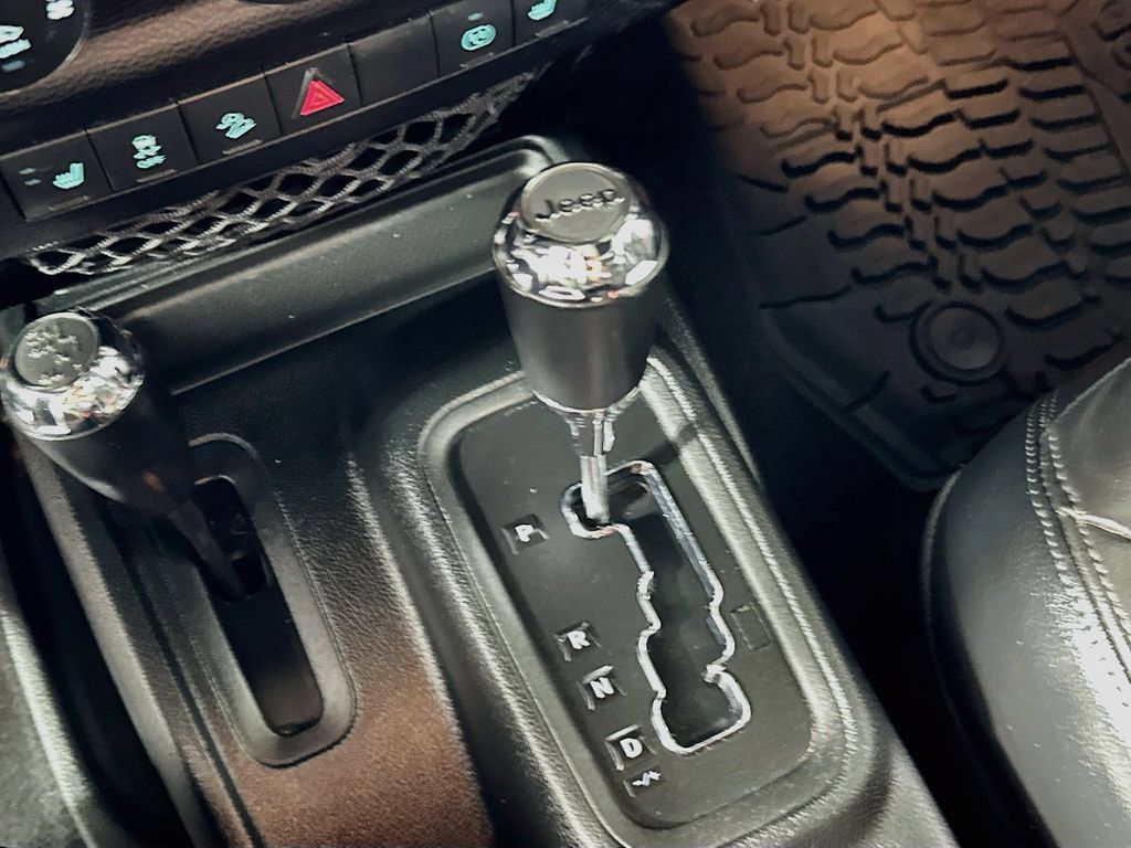 Used 2018 Jeep Wrangler Unlimited Sahara AWD/4WD image 22