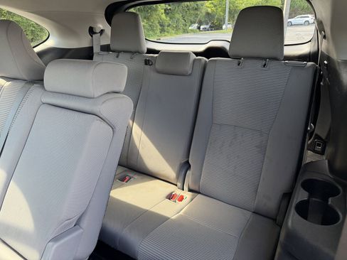 Used 2022 Toyota Highlander L FWD image 10