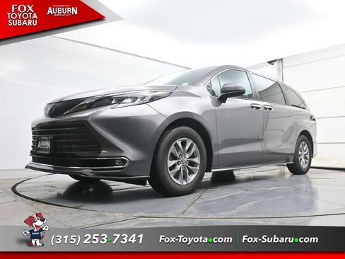 Used 2022 Toyota Sienna XLE w/ XLE Plus Package image 21