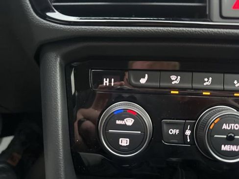 Used 2024 Volkswagen Taos SE image 31