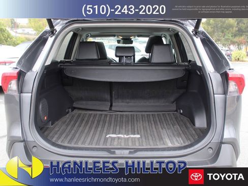Used 2021 Toyota RAV4 XLE Premium image 10