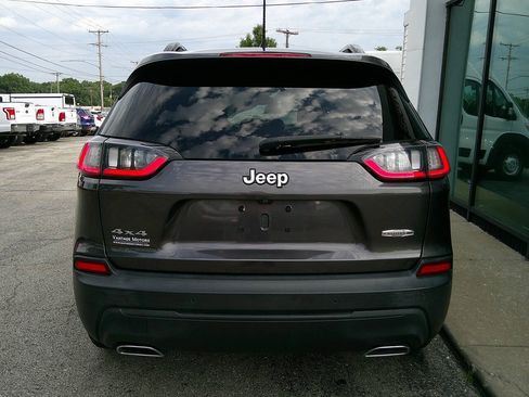 Used 2022 Jeep Cherokee Latitude Lux w/ Mopar Interior Package AWD/4WD image 6