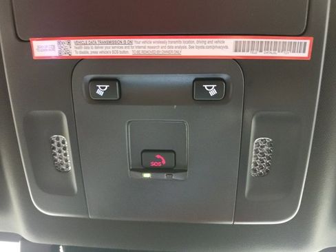 Used 2025 Toyota Camry SE image 76