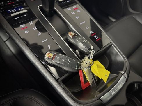 Used 2022 Porsche Macan S image 27