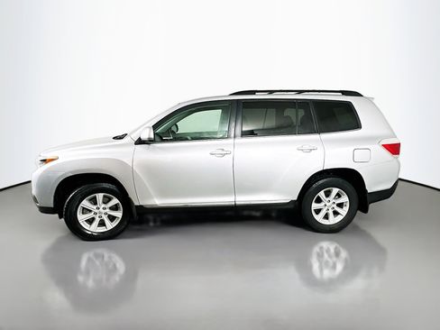 Used 2012 Toyota Highlander SE w/ Tow Pkg image 4