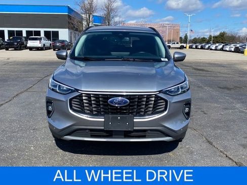Used 2023 Ford Escape Platinum AWD/4WD image 2