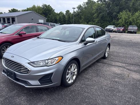 Used 2020 Ford Fusion SE FWD image 1