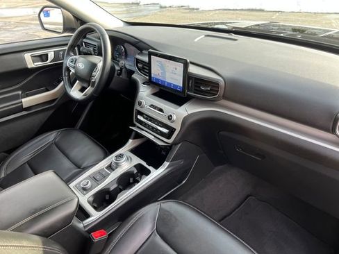 Certified 2022 Ford Explorer XLT w/ Equipment Group 202A image 38