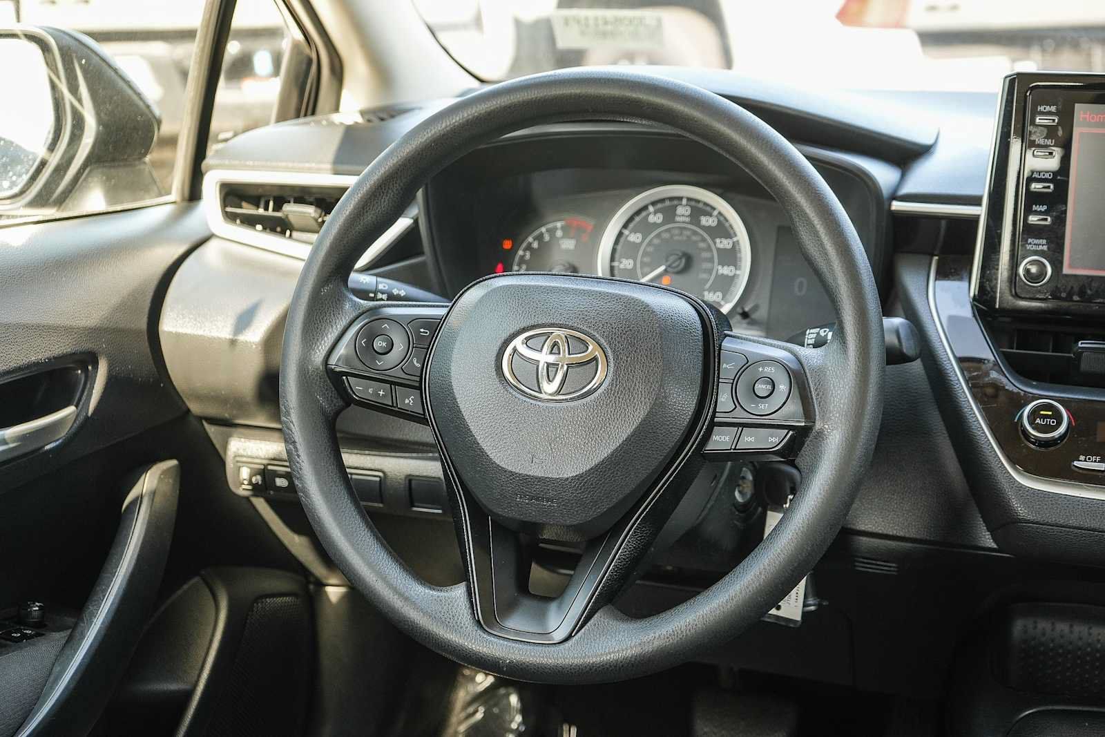 Used 2020 Toyota Corolla LE FWD image 13