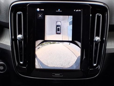 Certified 2025 Volvo XC40 B5 Plus AWD/4WD image 16