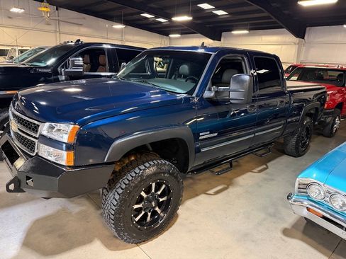 Used 2006 Chevrolet Silverado 2500 LT w/ Heavy-Duty Power Package AWD/4WD image 25