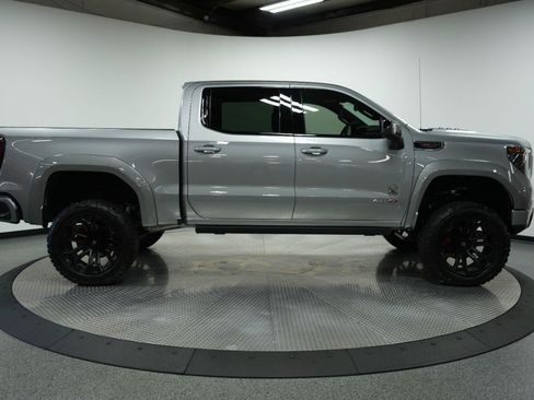 Used 2025 GMC Sierra 1500 AT4 w/ AT4 Premium Package AWD/4WD image 12