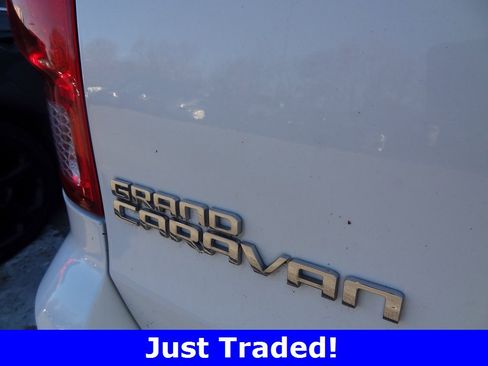 Used 2016 Dodge Grand Caravan SXT image 17