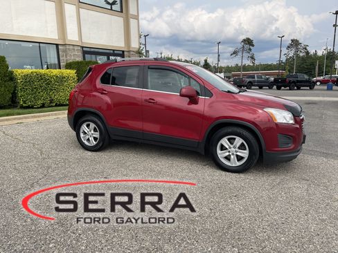 Used 2015 Chevrolet Trax LT w/ LPO, Cargo Package FWD image 1