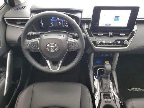 Used 2023 Toyota Corolla Cross XLE w/ Convenience Package FWD image 18