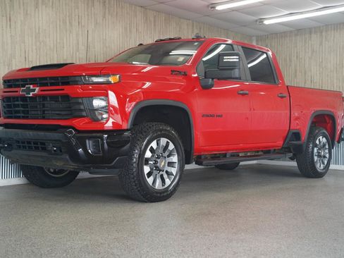 Used 2024 Chevrolet Silverado 2500 Custom w/ Custom Convenience Package AWD/4WD image 4