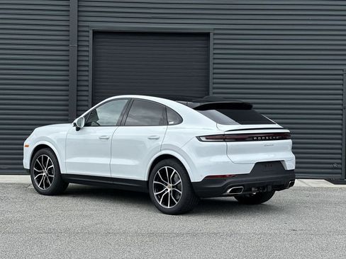 New 2025 Porsche Cayenne Coupe image 3