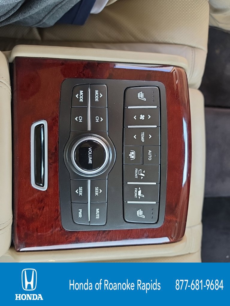 Used 2012 Hyundai Equus Signature RWD image 28