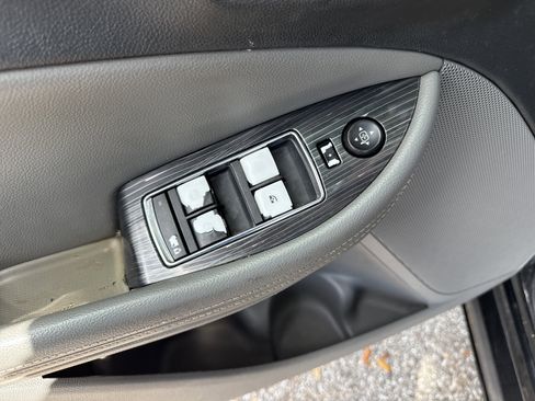 Used 2017 Chevrolet Impala LT image 30