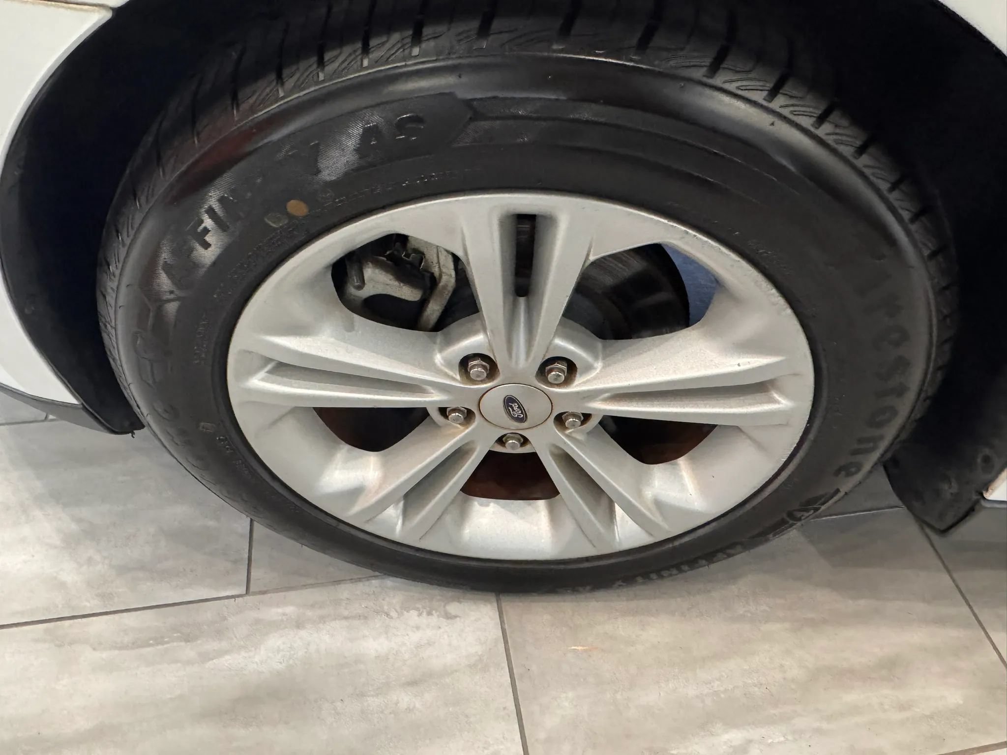 Used 2016 Ford Taurus SEL FWD image 10