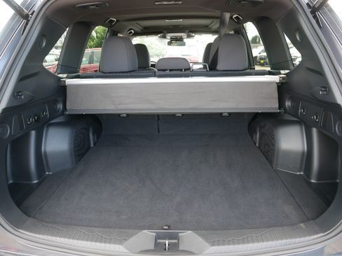 Used 2025 Subaru Forester Premium AWD/4WD image 18
