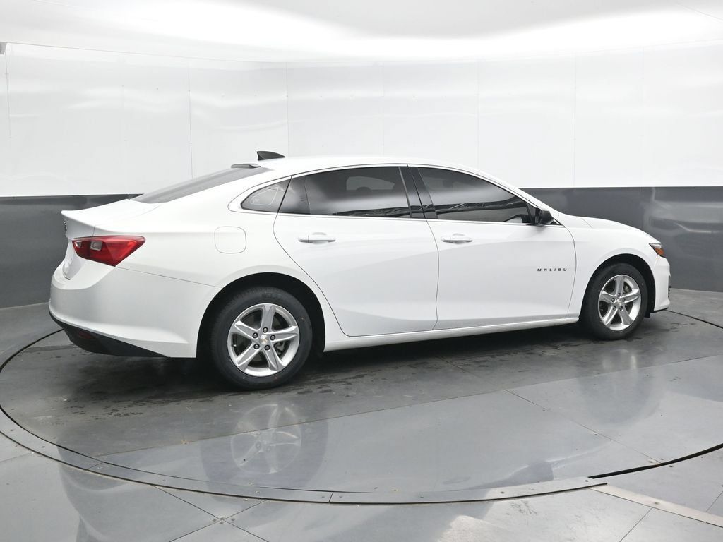 Used 2023 Chevrolet Malibu LS FWD image 2