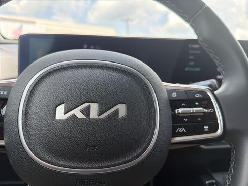 Used 2024 Kia Sorento S AWD/4WD image 11