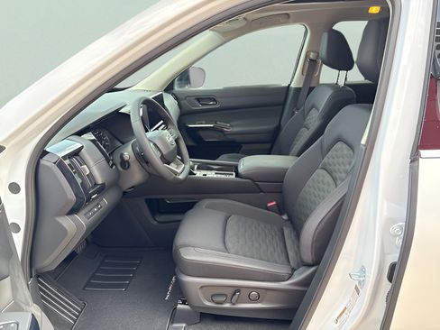 New 2026 Nissan Pathfinder SV w/ SV Premium Package FWD image 9