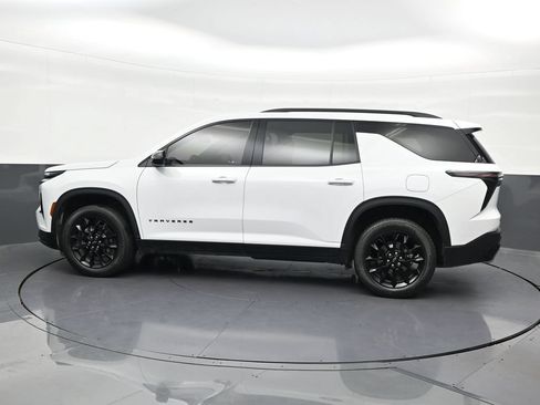 Used 2025 Chevrolet Traverse LT w/ Midnight/Sport Edition FWD image 2