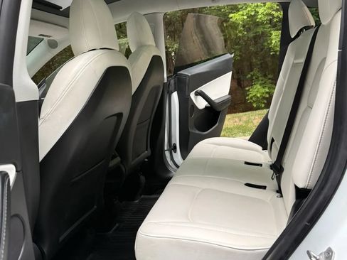 Used 2022 Tesla Model Y Long Range AWD/4WD image 17