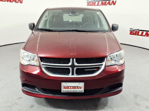 Used 2020 Dodge Grand Caravan SE image 2