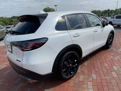 Certified 2025 Honda HR-V Sport image 9