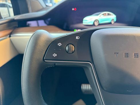 Used 2023 Tesla Model X image 19