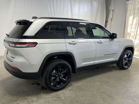 New 2025 Jeep Grand Cherokee Limited w/ Luxury Tech Group II image 3