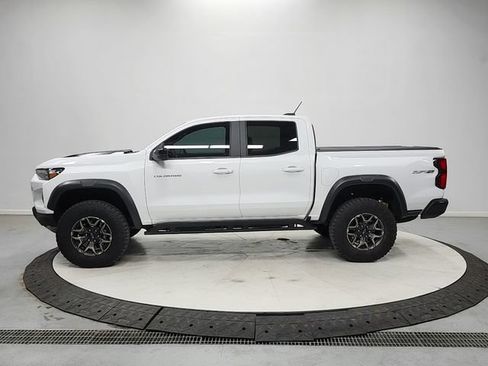 Used 2025 Chevrolet Colorado ZR2 w/ Technology Package AWD/4WD image 4
