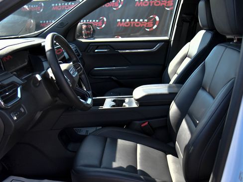 Used 2024 GMC Acadia Elevation image 18