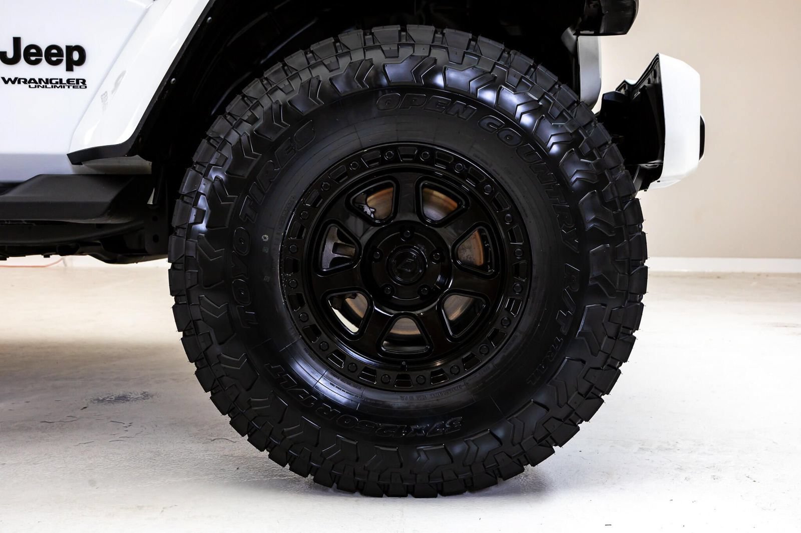 Used 2022 Jeep Wrangler Unlimited Sahara AWD/4WD image 12
