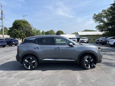 New 2025 Nissan Kicks SR image 11